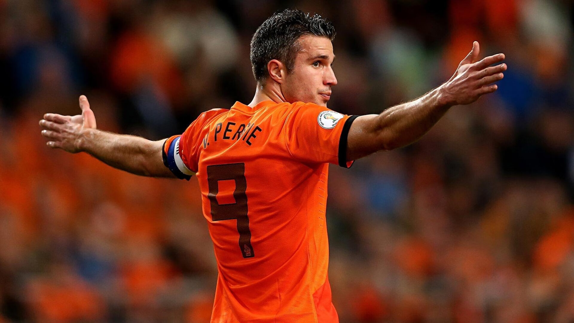 乔治·巴尔：他不仅能在防线上阻挡对手，还能通过精准的传球带动进攻